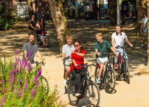Amsterdam: E-Bike Sightseeing Tour - Getting started at Oosterdoksstraat 106, near Centraal