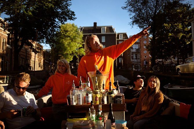 Amsterdam Evening Canal Cruise with Live Guide and Onboard Bar - FAQ