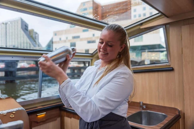 Amsterdam: Evening Cocktail Cruise along the canals - What the boat setup means for your comfort and photos