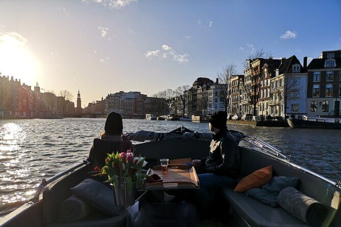 Amsterdam Evening Cruise in Small Group - Your 90 minutes on the water: UNESCO Canal Belt plus the quiet cuts