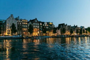 Amsterdam: Evening Cruise with Optional Wine and Snacks - Getting to the dock: Stadhouderskade and the Hard Rock Cafe landmark