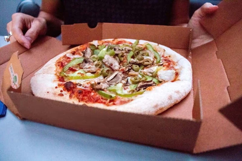 Amsterdam: Evening Pizza Cruise Along the Canals - Starting at Damrak Pier 5: The Easiest Place to Begin