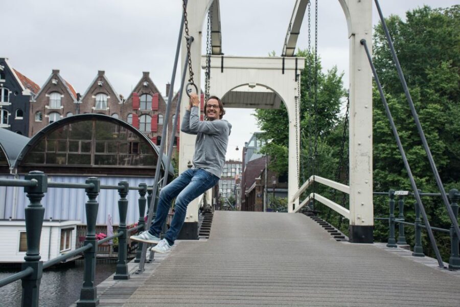 Amsterdam: Explore the City Highlights by Bike - Finding the bike and starting near Amsterdam Centraal