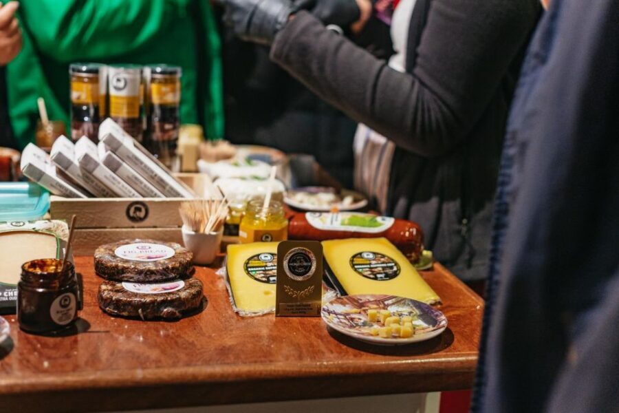 Amsterdam: Food and Culture Walking Tour with Tastings - Begijnhof and Royal Palace on foot: history you can see, not just read