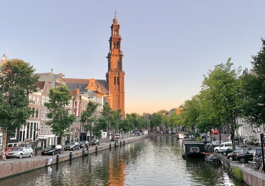 Amsterdam: German Canal Cruise with Unlimited Drinks Option - The guide experience: German storytelling that still works even if you don’t follow everything