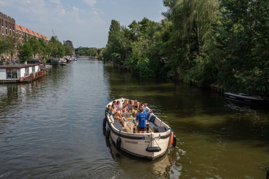 Amsterdam: German Guided Canal Cruise with on Board Bar - Price and Value: When $25 Feels Like a Smart Trade