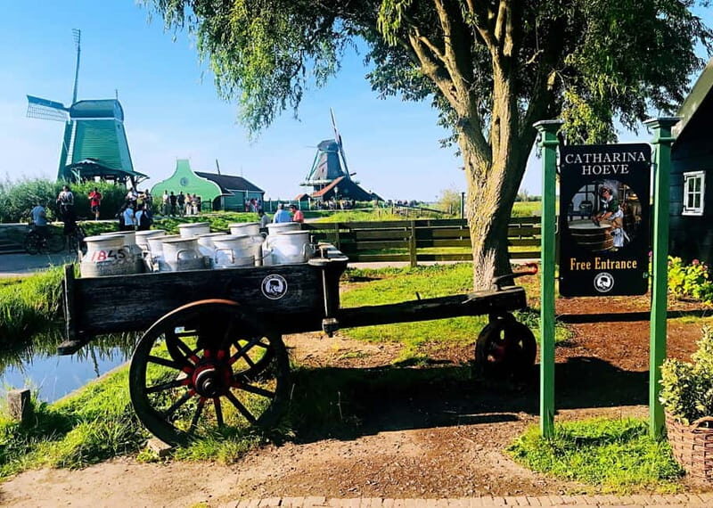 Amsterdam: Giethoorn, Afsluitdijk and Zaanse Schans Day Trip - Giethoorn canals by boat: why the village looks different from water