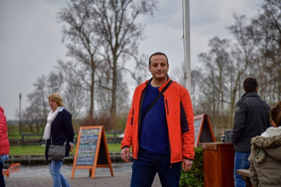 Amsterdam: Giethoorn and Zaanse Schans Windmills Day Tour - Giethoorn: fairytale canals, thatched roofs, and the best kind of quiet