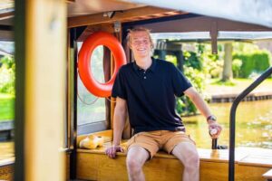 Amsterdam: Giethoorn Day Trip with Boat Tour - Getting started at Central Station without the stress