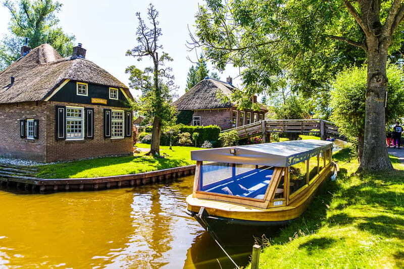 Amsterdam: Giethoorn Day Trip with Boat Tour - The Afsluitdijk stop: why this 32 km dike matters