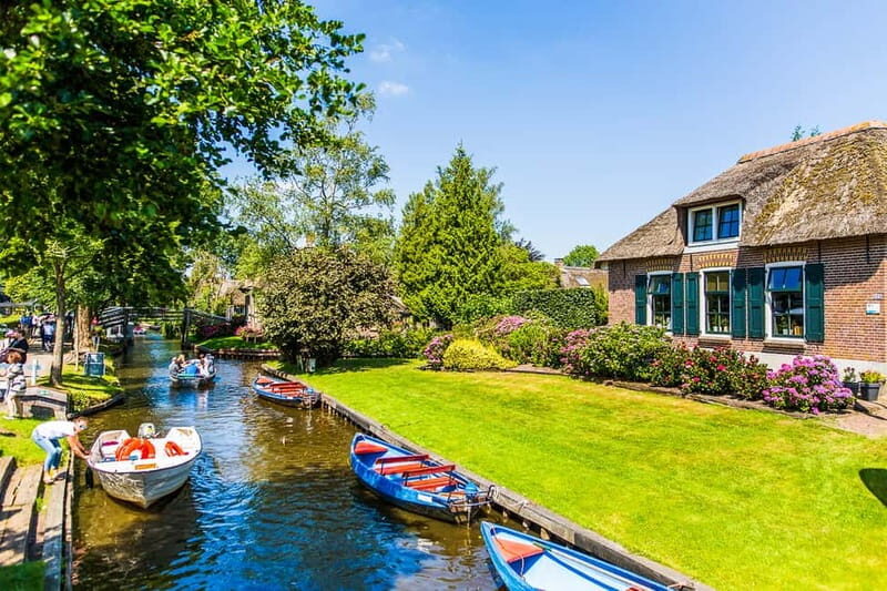 Amsterdam: Giethoorn Day Trip with Boat Tour - The boat cruise through Giethoorn and the wider waterworld