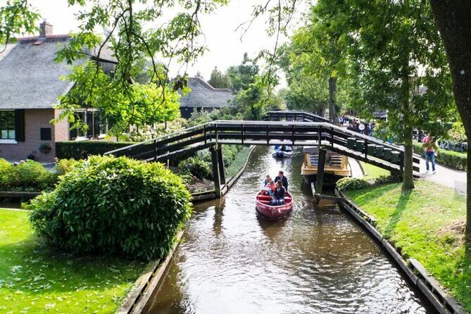 Amsterdam: Giethoorn Tour Scenic Cruise, Cheese & Free Time - A calm escape: why Giethoorn works as a day trip