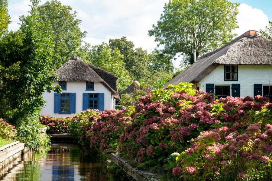 Amsterdam: Giethoorn Tour Scenic Cruise, Cheese & Free Time - De Rietstulp lunch with a 10% discount: plan for wait times