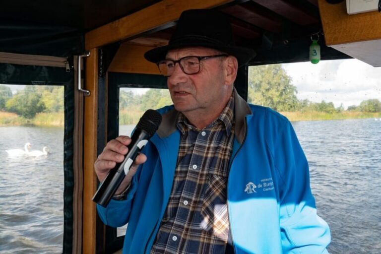 Amsterdam: Giethoorn Tour Scenic Cruise, Cheese & Free Time - Finding the meeting point: the simple ferry trick