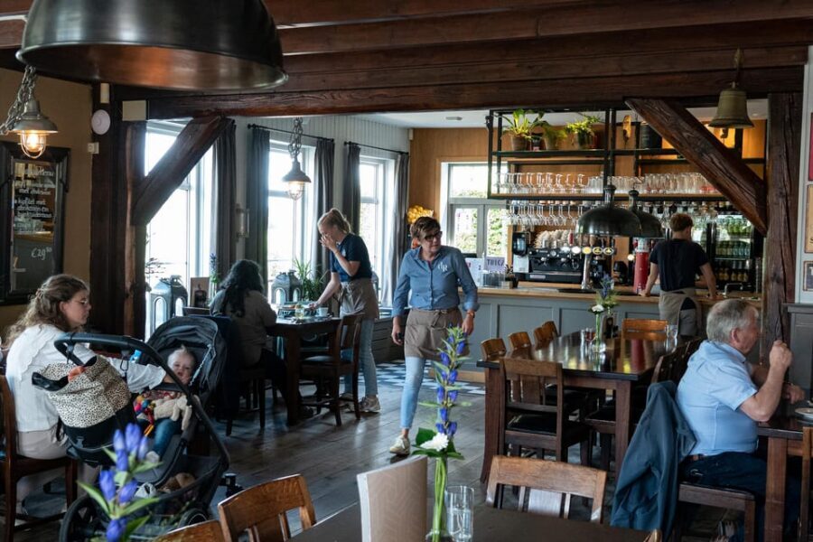 Amsterdam: Giethoorn Tour Scenic Cruise, Cheese & Free Time - Timing and pacing: the exact-day rhythm