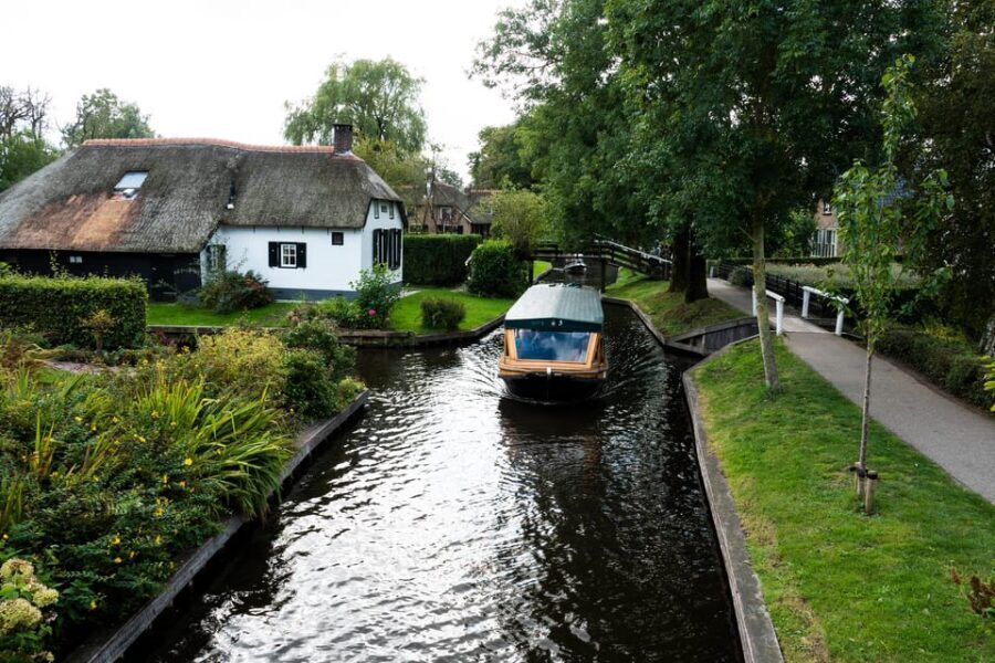 Amsterdam: Giethoorn Tour Scenic Cruise, Cheese & Free Time - What the $75 price really buys you