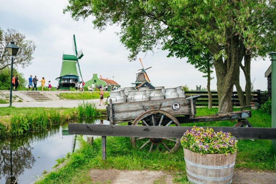 Amsterdam: Giethoorn, Volendam, and Zaanse Schans Tour - The pace of this 10-hour route: how to manage long days without feeling rushed