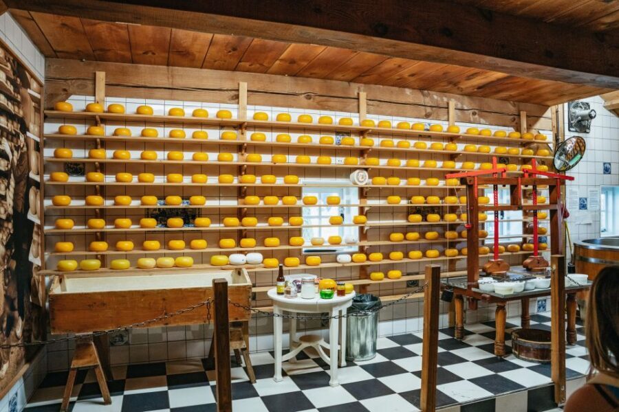 Amsterdam: Giethoorn, Volendam, and Zaanse Schans Tour - Who this tour suits best (and who should think twice)