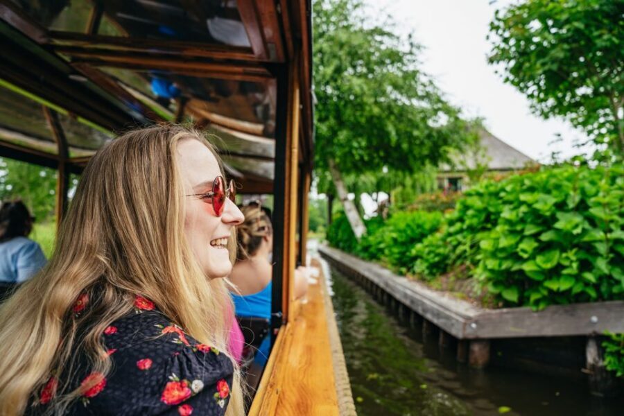 Amsterdam: Giethoorn, Volendam, and Zaanse Schans Tour - Clogs and cheese tasting: why these demos are more than souvenirs