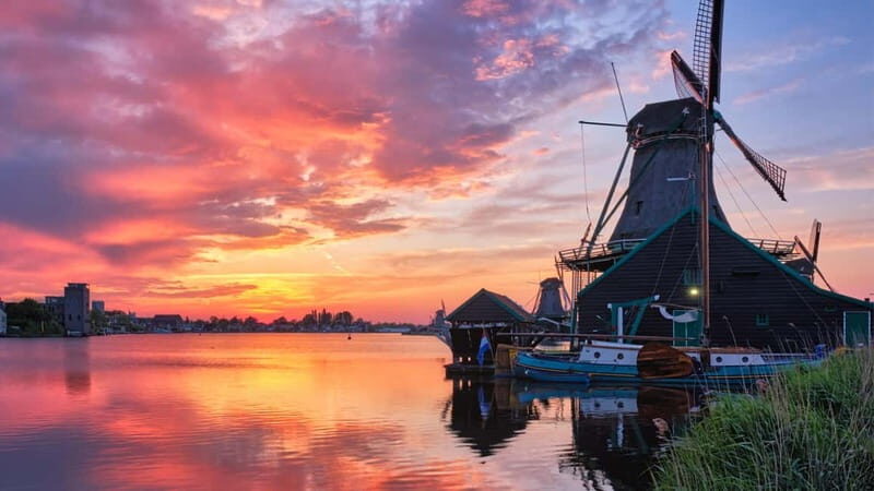 Amsterdam: Giethoorn & Zaanse Schans Small Group Day Trip - Zaanse Schans Windmill Visit: Seeing the Machinery Up Close