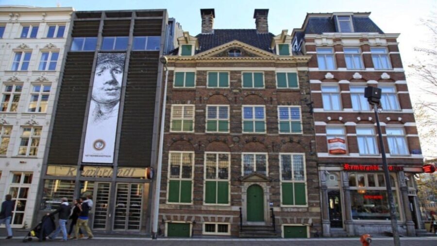 Amsterdam: Guided Anne Frank Small-Group Walking Tour - Anne Frank Statue near the Anne Frank House: the emotional finish