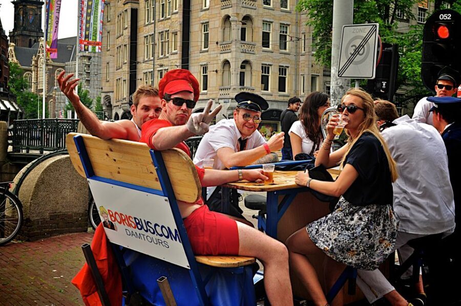 Amsterdam: Guided Beer or Prosecco Bike Tour - The 90-minute flow: pacing that keeps the laughs going