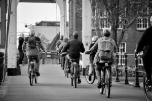 Amsterdam: Guided City Bike Tour in French - Meeting at IJdok 47 and what the bikes are really like