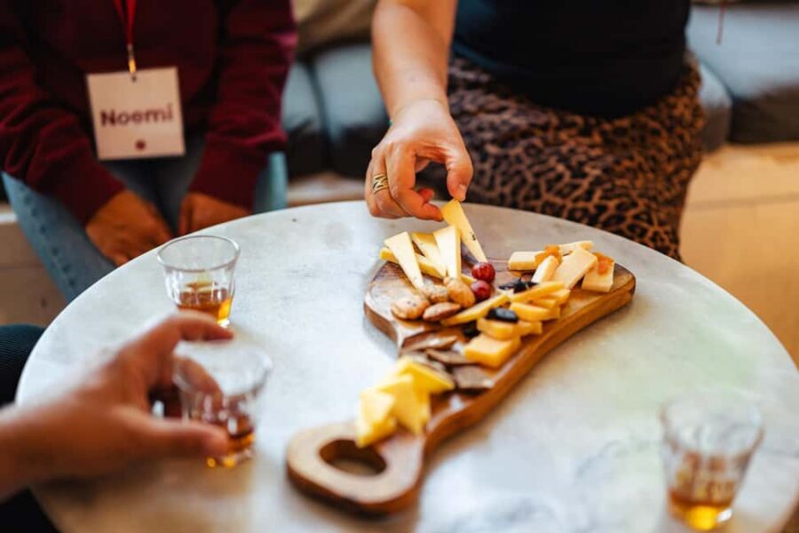 Amsterdam: Guided Cultural Food Tour in German or English - Meeting at the National Monument: the start that prevents stress