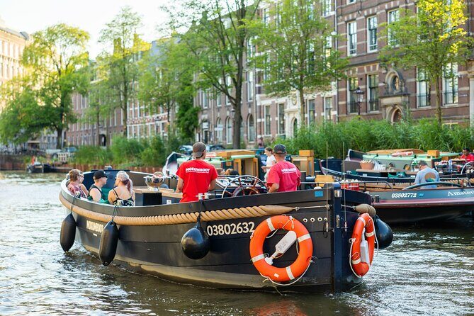 Amsterdam: Guided Open Boat Canal Cruise Unlimited Drinks Option - Guide quality swings: Captain Jang, Emil, and the role of good audio