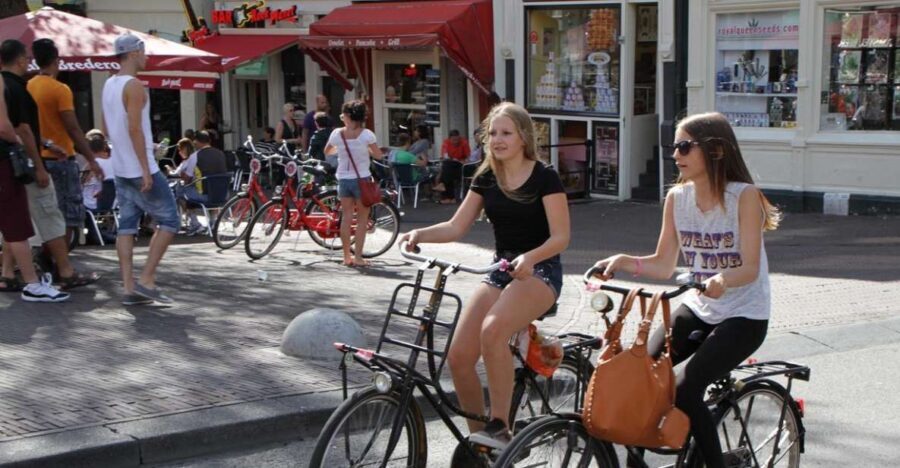 Amsterdam: Guided Sightseeing Bike Tour - Why a guided Amsterdam bike route works better than solo wandering
