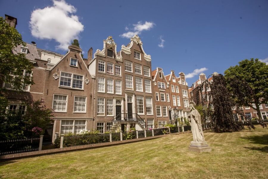 Amsterdam: Hidden Gems & Highlights Guided Bike Tour - Jordaan on the bike: courtyards, churches, and canal-ring crossings