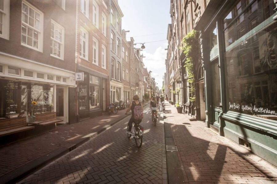 Amsterdam: Hidden Gems & Highlights Guided Bike Tour - The café break: plan for extra spending, but enjoy the pause