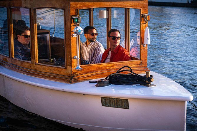 Amsterdam Highlights Canal Cruise with a Drink - A Chilled-Drink Canal Cruise That Actually Feels Personal