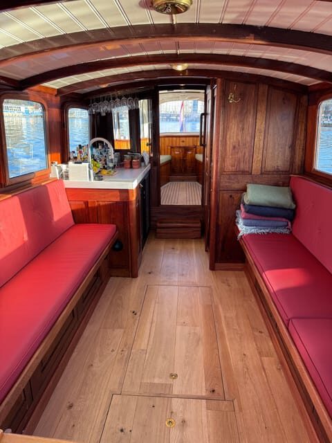 Amsterdam: Historic Boat Cruise with open bar and nibbles - 90 Minutes Through Amsterdam-Centrum: What You’ll Do and See