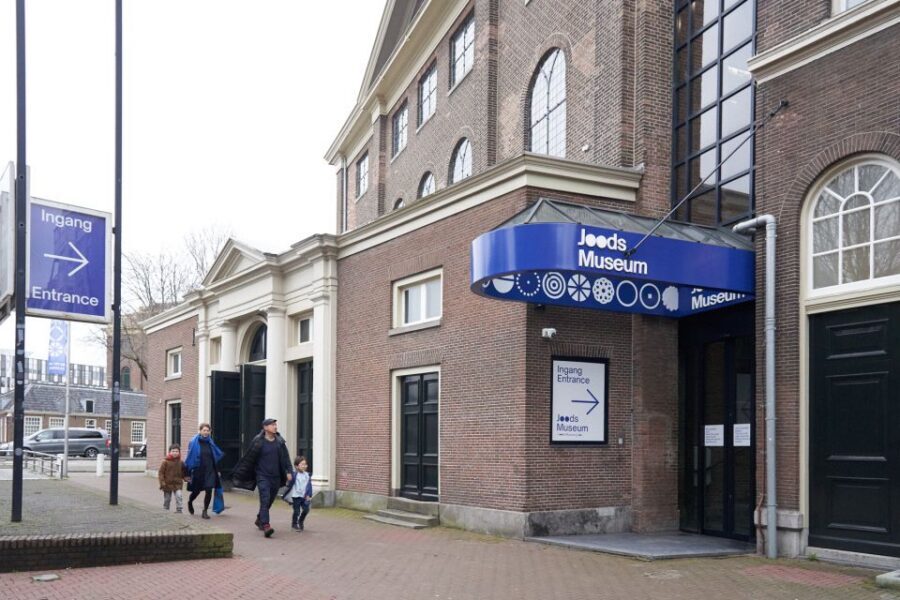 Amsterdam: Jewish Museum Entrance Tickets - Jewish Museum in four synagogues: the setting does half the work