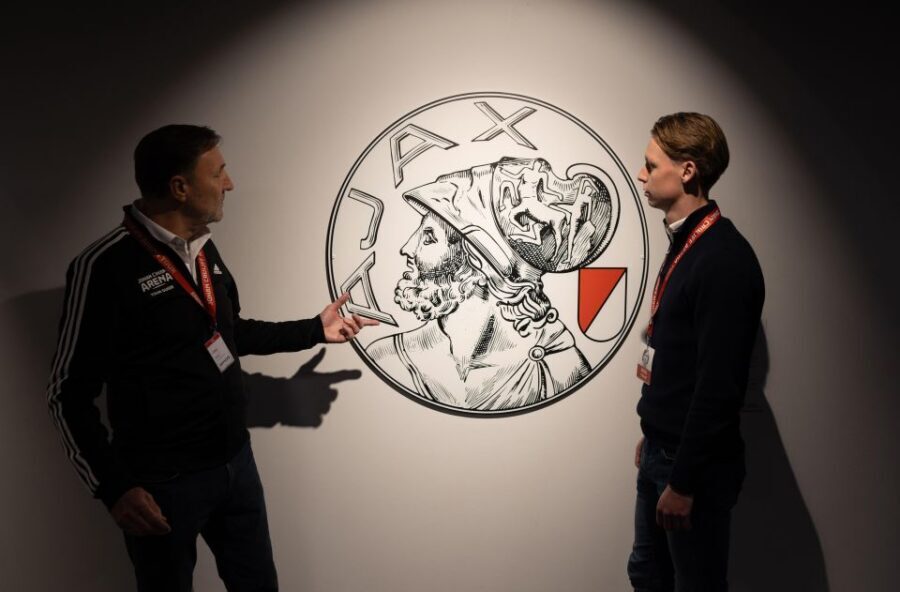 Amsterdam: Johan Cruijff ArenA Tour with Optional Guide - Pitchside and the dugout: where the stadium echo shows up