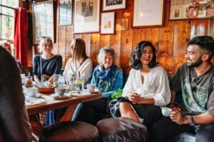 Amsterdam: Jordaan District Local Food Walking Tour - Meeting at the canal: what the first minutes set up