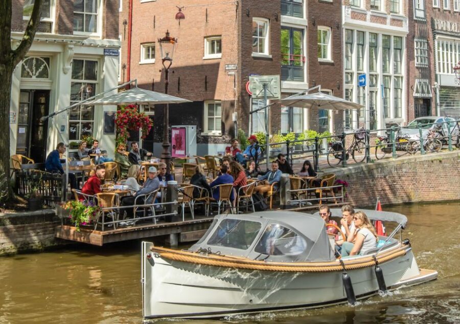 Amsterdam: Jordaan District Tour with a German guide - Canal Ring Views at Grachtengordel and Het Papeneiland