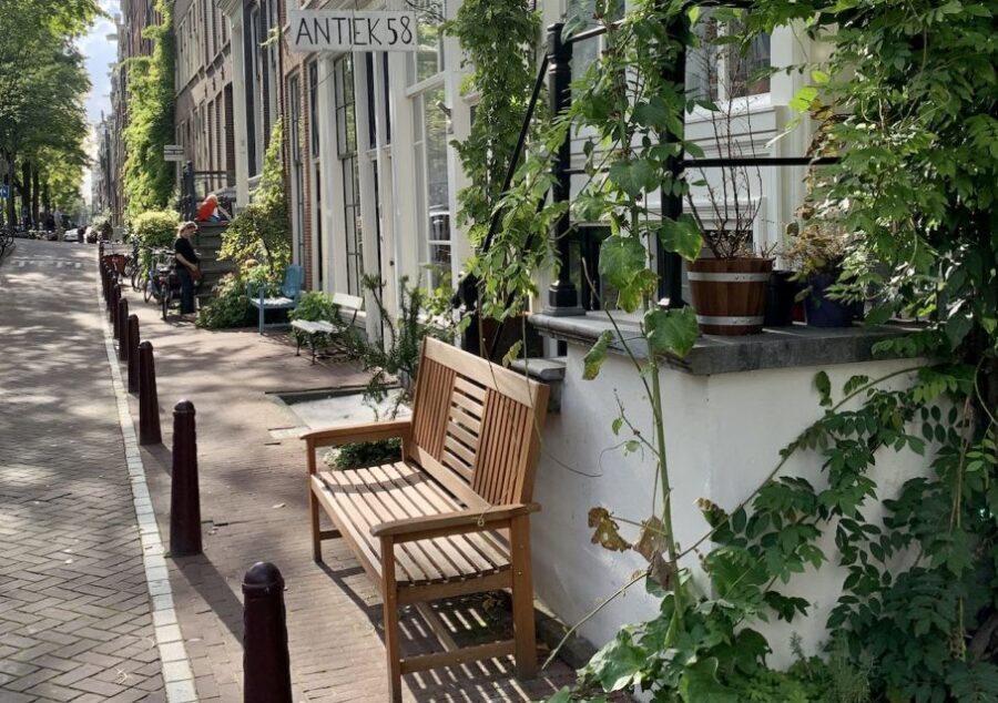 Amsterdam: Jordaan District Tour with a German guide - Secret Garden and Tulip Mania in the 17th Century