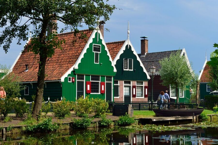 Amsterdam: Keukenhof and Zaanse Schans Live Guided Day Tour - The Craft Stops: Clogs and Cheese as Living Culture