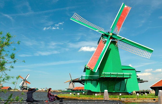 Amsterdam: Keukenhof and Zaanse Schans Windmills Guided Day Trip - Keukenhof Gardens: Skip the Line and a 3.5-Hour Guided Walk