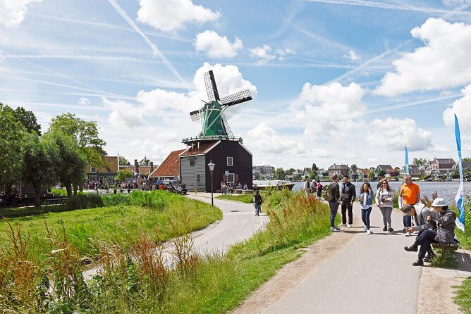Amsterdam: Keukenhof and Zaanse Schans Windmills Guided Day Trip - Zaanse Schans Windmill Village: Working Mills, Clogs, and Cheese