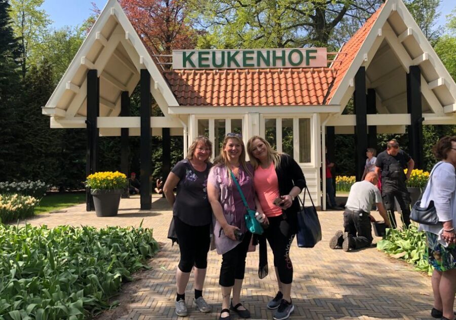 Amsterdam: Keukenhof Tulip Garden and Giethoorn Experience - En Route to Keukenhof: Scenic Stops That Prevent the Day From Dragging