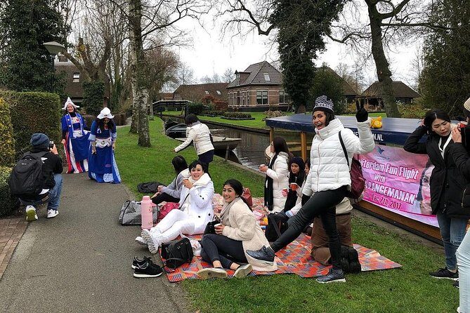 Amsterdam: Keukenhof Tulip Gardens and Giethoorn with Boat Tour - Groups, Guides, and the Small-Group Feel