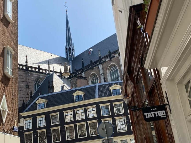 Amsterdam: Kultour, Kulturelle Stadtführung mit Herz & Seele - Historic buildings, street art, and architecture with a point