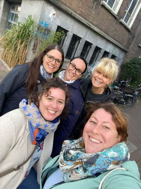 Amsterdam: Kultour, Kulturelle Stadtführung mit Herz & Seele - Grachtengordel canal-belt walk: seeing residents, not just views