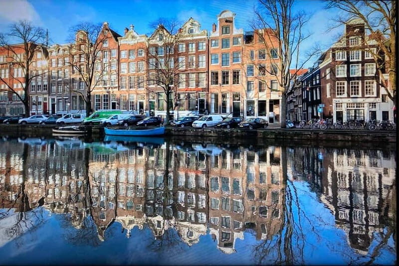 Amsterdam: Kultour, Kulturelle Stadtführung mit Herz & Seele - Language and who this tour works best for
