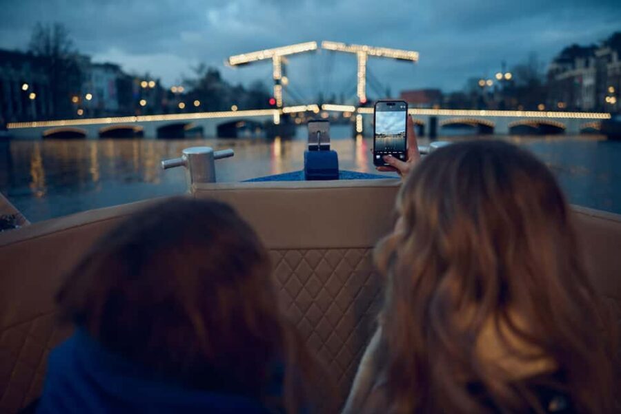 Amsterdam: Light Festival Boat with Unlimited Drinks Option - Unlimited drinks: the best value in cold weather (if you want it)