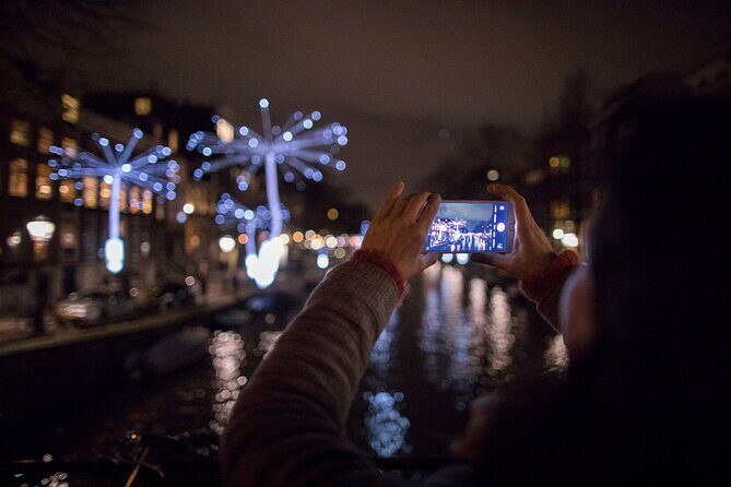 Amsterdam Light Festival: Canal Cruise + Bite & Unlimited Drinks - Prins Hendrikkade 33A: Getting There Without Stress