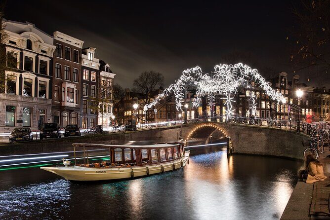 Amsterdam Light Festival: Canal Cruise + Snack & Unlimited Drinks - Who this tour is best for (and who should think twice)